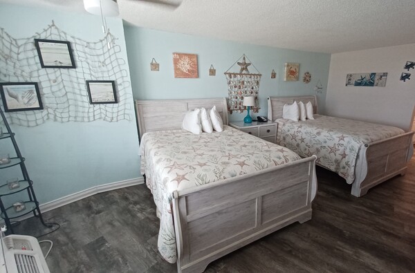 OCEAN VIEW SOUTH STUDIO - w/ Two Queen Beds Photo 5
