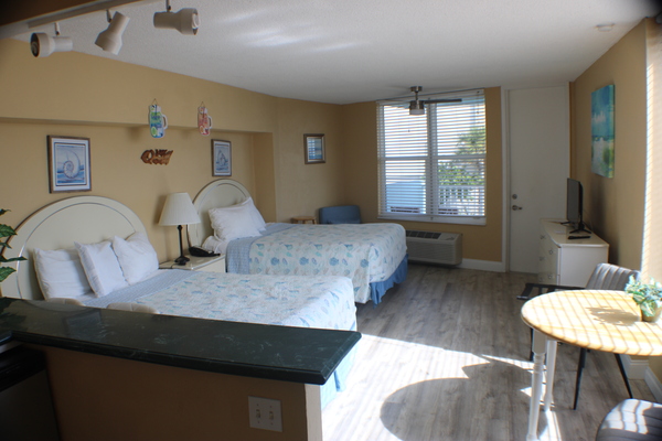 OCEAN FRONT STUDIO - w/ Two Queen Beds Photo 2