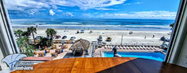 OCEAN FRONT STUDIO - w/ Two Queen Beds Photo 12