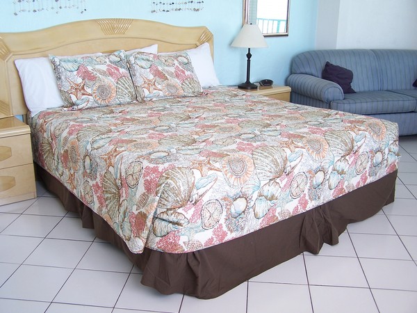 OCEAN FRONT STUDIO - KING Photo 6