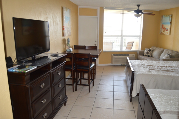 OCEAN VIEW SOUTH STUDIO - w/ Two Queen Beds Photo 3