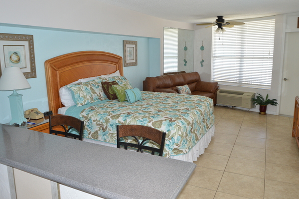 OCEAN FRONT STUDIO - KING Photo 5