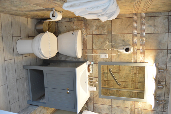 OCEAN FRONT STUDIO - KING Photo 3