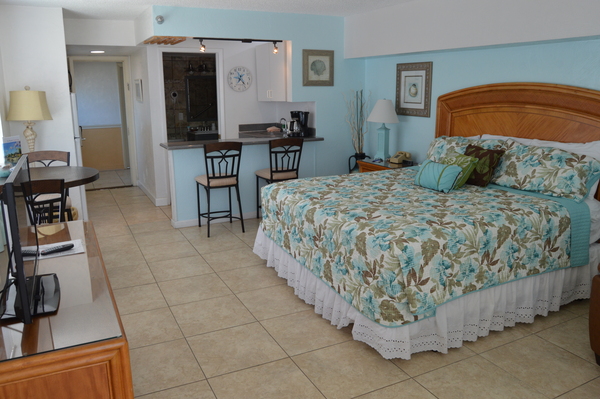 OCEAN FRONT STUDIO - KING Photo 1